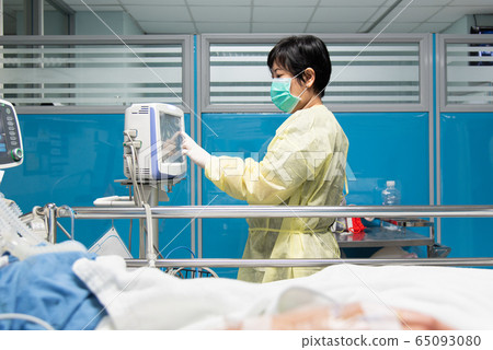 Doctor medical care patient on bed in hospital 65093080