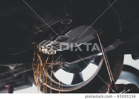 Car mechanic drain automatic transmission fluid Car mechanic drain automatic transmission fluid 65093134