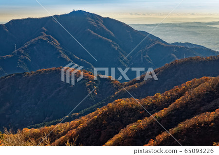 The mountain range of Daisen and autumn colors seen from Tanzawa Omotesone The mountain range of Daisen and autumn colors seen from Tanzawa Omotesone 65093226