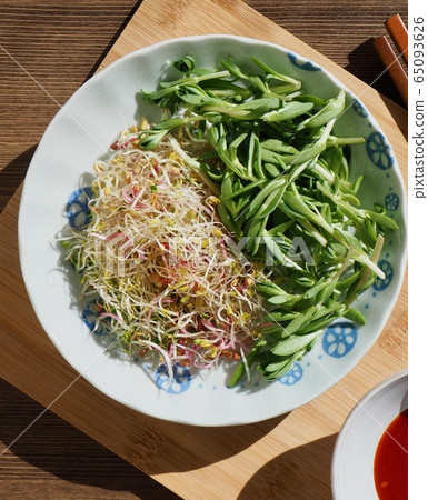 Fresh Sedum Sprout Salad Fresh Sedum Sprout Salad 65093626
