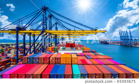 Container ship unloading in deep sea port, Global 65093675