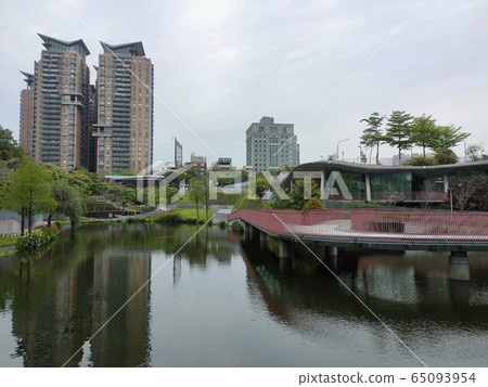 Autumn Red Valley 65093954