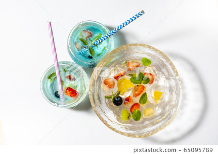 亞洲果凍球美麗的冷果凍水果球 亞洲果凍球美麗的冷果凍水果球 65095789