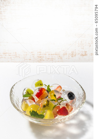 亞洲果凍球美麗的冷果凍水果球 65095794
