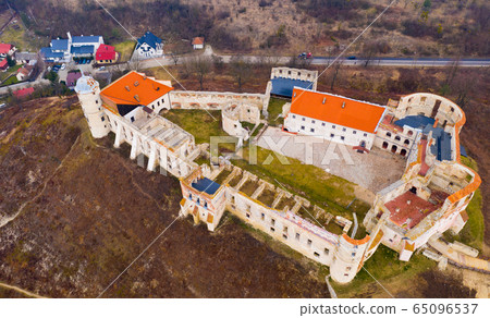 Ruins of castle of Janowiec, Lublin Voivodeship Ruins of castle of Janowiec, Lublin Voivodeship 65096537