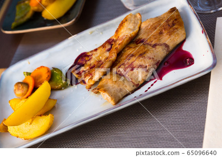 Pork with wine sauce Pork with wine sauce 65096640