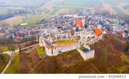 Ruined medieval Janowiec Castle, Poland Ruined medieval Janowiec Castle, Poland 65096653