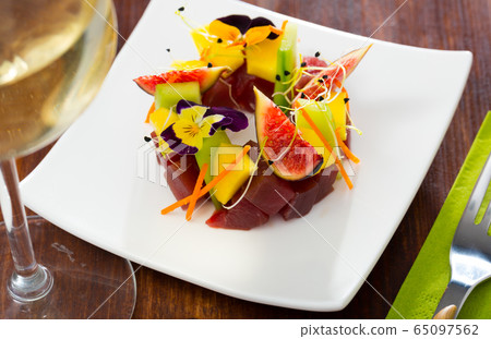 Tuna tartare with figs, cucumber Tuna tartare with figs, cucumber 65097562