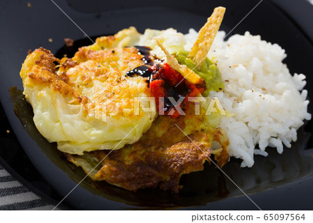 Battered cabbage with rice 65097564