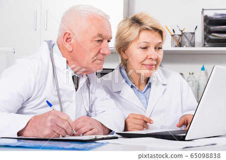 Male doctor and nurse 65098838