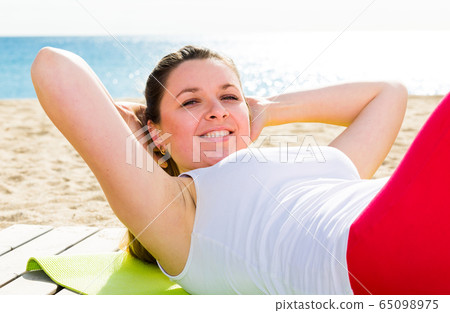 Woman doing workout 65098975