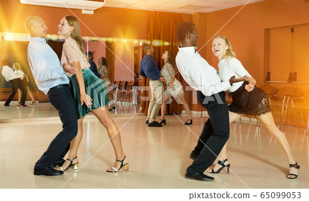 Couples enjoying boogie-woogie Couples enjoying boogie-woogie 65099053