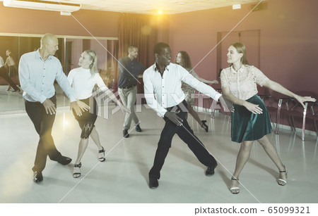 People dancing tap dance 65099321