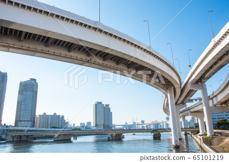 City view Shuto Expressway Route 11 Curved pier and girder City view Shuto Expressway Route 11 Curved pier and girder 65101219