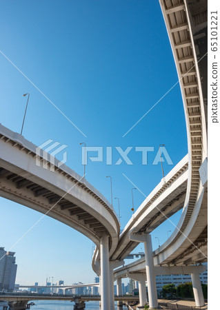 City view Shuto Expressway Route 11 Curved pier and girder City view Shuto Expressway Route 11 Curved pier and girder 65101221