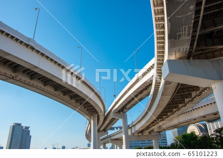 City view Shuto Expressway Route 11 Curved pier and girder City view Shuto Expressway Route 11 Curved pier and girder 65101223