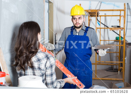 Worker man is clarifying details of work from client. Worker man is clarifying details of work from client. 65101628