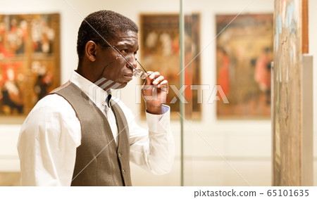 Mature afro man visiting Art Museum Mature afro man visiting Art Museum 65101635