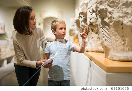 Woman and boy observing sculptures exhibition Woman and boy observing sculptures exhibition 65101636