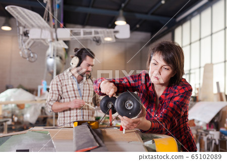 Woman modeling airplanes 65102089