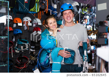 Athletes chooses climbing equipment 65102645