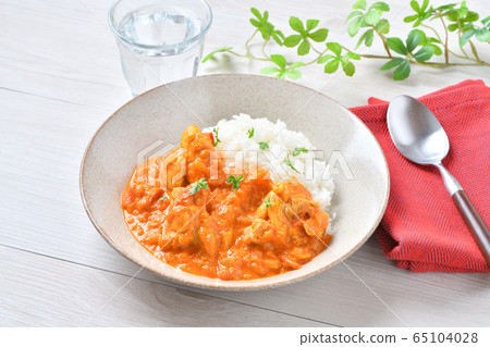 Homemade "Butter chicken curry (tomato, yogurt, chicken breast, onion, curry powder, grated ginger) 65104028