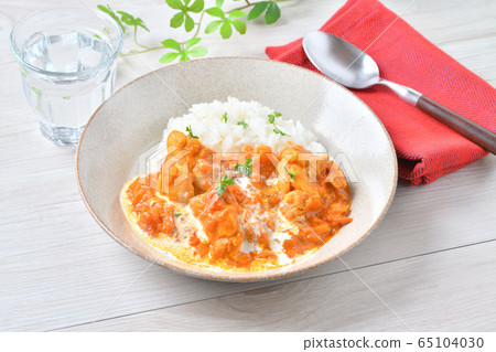 Homemade "Butter chicken curry (tomato, yogurt, chicken breast, onion, curry powder, grated ginger) Homemade "Butter chicken curry (tomato, yogurt, chicken breast, onion, curry powder, grated ginger) 65104030