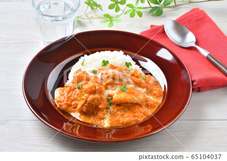 Homemade "Butter chicken curry (tomato, yogurt, chicken breast, onion, curry powder, grated ginger) Homemade "Butter chicken curry (tomato, yogurt, chicken breast, onion, curry powder, grated ginger) 65104037