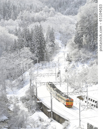 Snowy landscape railway 65104083