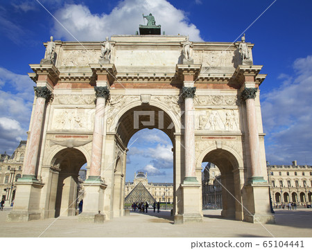 Arc de Carrousel and Louvre Museum in Paris Arc de Carrousel and Louvre Museum in Paris 65104441