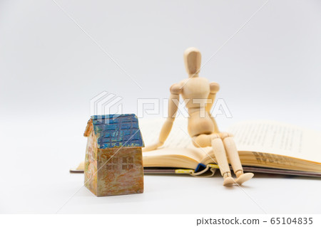 蟄居族透過讀書消磨時間 蟄居族透過讀書消磨時間 65104835