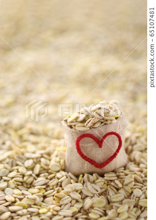 Food crisis and humanitarian assistance 65107481