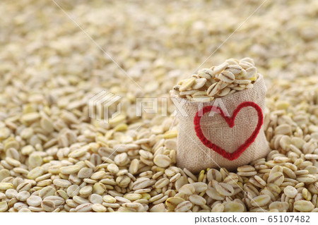 Food crisis and humanitarian assistance 65107482