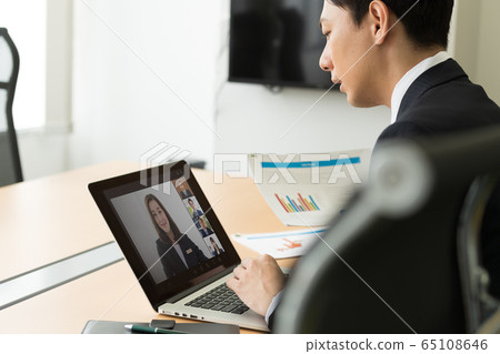 Businessmen, online meeting 65108646
