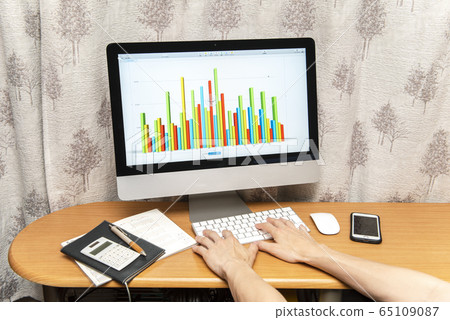 [在家工作的圖像]由於新的冠狀病毒，在家工作（遠程工作）正在迅速加速。 65109087