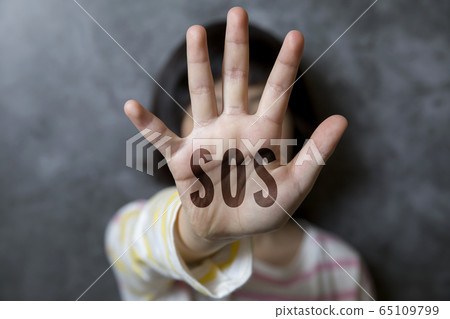 求助兒童的欺凌和虐待兒童形象 求助兒童的欺凌和虐待兒童形象 65109799