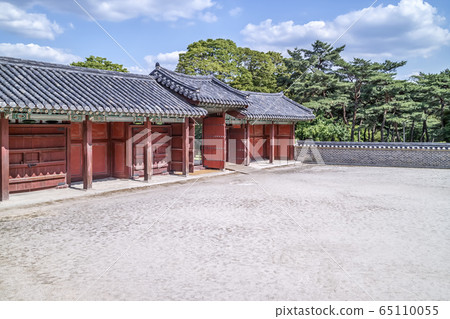 Munjeongmun, Changgyeonggung, Jongno-gu, Seoul Munjeongmun, Changgyeonggung, Jongno-gu, Seoul 65110055