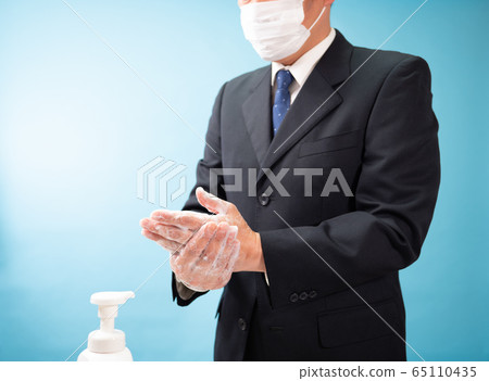Businessman hand wash mask infection prevention Businessman hand wash mask infection prevention 65110435