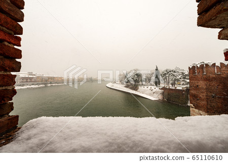 Adige river in winter from the Scaligero bridge of Castelvecchio - Verona Italy 65110610