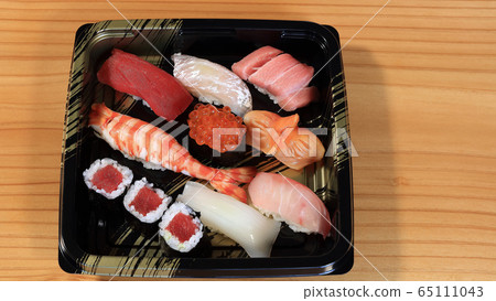 Take-out nigiri sushi image Take-out nigiri sushi image 65111043