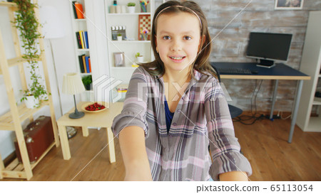 Pov of mother and daughter jumping together 65113054