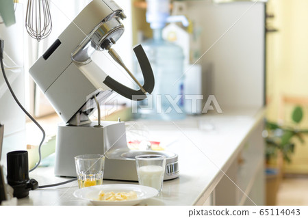 professional pastry chef preparing a dessert. Adds 65114043