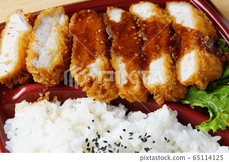Pork cutlet box lunch Pork cutlet box lunch 65114125