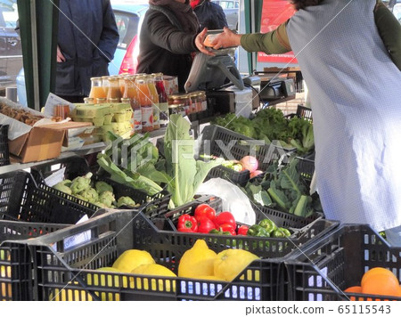 Portuguese street vendors 65115543
