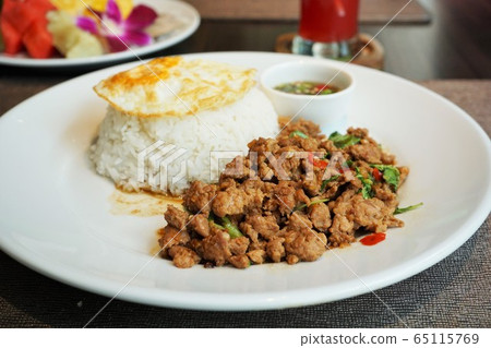 香辣泰式料理,聖羅勒炒飯(Kaphaw) 香辣泰式料理,聖羅勒炒飯(Kaphaw) 65115769
