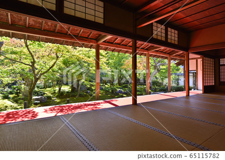 Temple side and Japanese garden 65115782