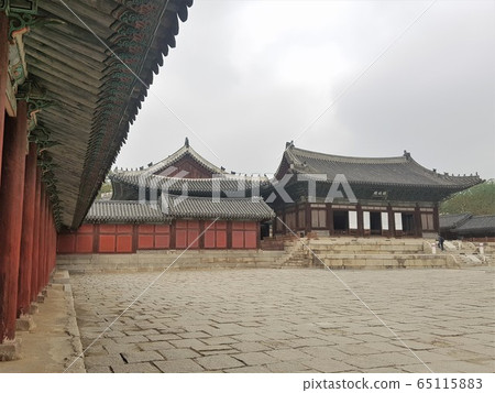 Looking at Myeongjeongjeon from the entrance Looking at Myeongjeongjeon from the entrance 65115883