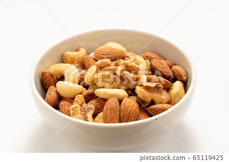 Mixed nuts (almonds, cashews, macadamia nuts, walnuts). 65119425