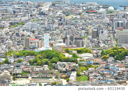 Cityscape of Kobe, overlooking Kobe city from Mt. Takatori 65119430