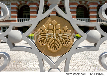 The Ministry of Justice's paulownia crest The Ministry of Justice's paulownia crest 65119682